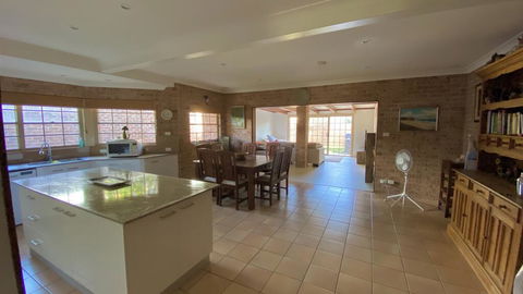 Amazing Beach House - Accommodation Fremantle 3