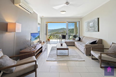 Amazing Ocean Views, Pool, Award Winning Location, Airlie Beach - Accommodation Fremantle 3