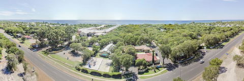 Amblin Holiday Park - Accommodation Fremantle 2