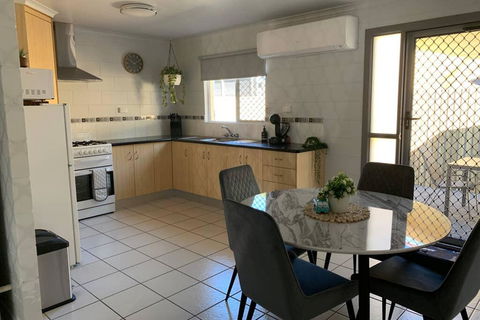 Andergrove Home With A Garden View-Wi-fi & Netflix - Accommodation Fremantle 2