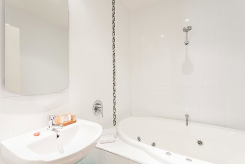 Anglesea River Apartments - Spa Apartment 23 - Accommodation Fremantle 2