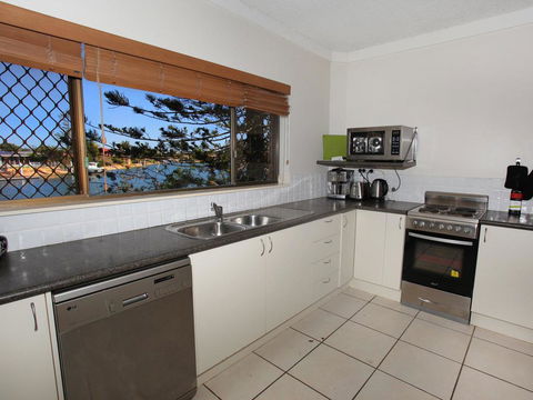 Anjuna 2 - 2 BDRM Budget Stay On Canal - Accommodation Fremantle 3