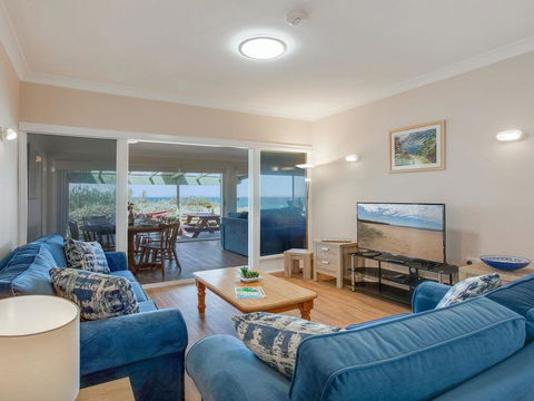 Antonio's Paradise - Spectacular Views Over Warrain Beach - Accommodation Fremantle 2