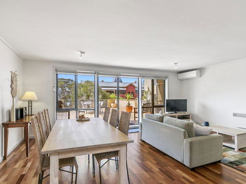 APARTMENT 23 PACIFIC APARTMENTS - Sit On The Deck And Soak In The View - Accommodation Fremantle 1