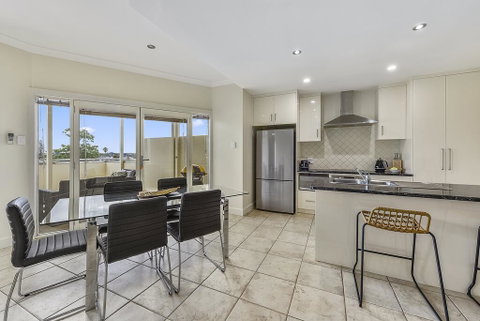 Apartment On Lake Terrace - Accommodation Fremantle 1