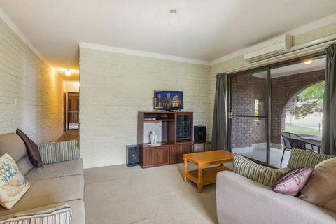 Apollo Unit 11 - Accommodation Fremantle 1
