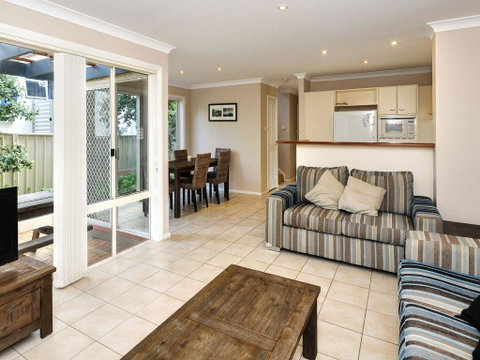 Aquarius Townhouse - Accommodation Fremantle 1