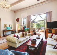 Arty Warehouse Apartment - stroll to South beach - Accommodation Fremantle