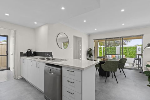 Luxury On Lewes - Accommodation Fremantle 1