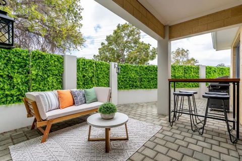 Luxury On Lewes - Accommodation Fremantle 3
