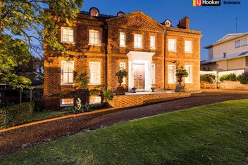 Luxury Cottage At The Manor On The River!!! with Accommodation Fremantle
