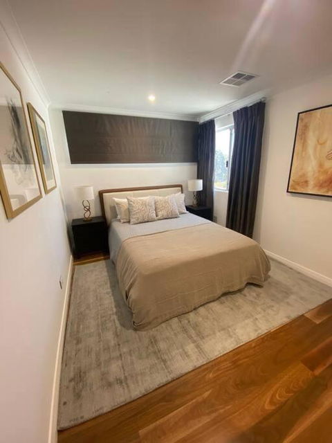 Luxury Executive Home With Pool - Accommodation Fremantle 3