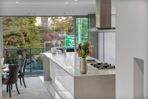 Luxury Retreat Sydney Airport Direct Train Line - Accommodation Fremantle 2