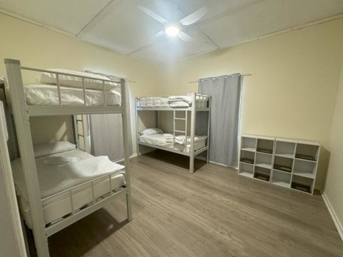 Massive 3 Bedroom Home With Backyard - Accommodation Fremantle 0