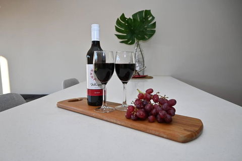 Mawson Red - Free Pool Access -Onsite Parking-Netflix-5 Mins To Mawson Interchange - Accommodation Fremantle 0