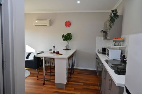 Mawson Red - Free Pool Access -Onsite Parking-Netflix-5 Mins To Mawson Interchange - Accommodation Fremantle 2