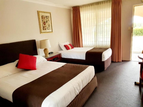 McNevins Warwick Motel - Accommodation Fremantle 2