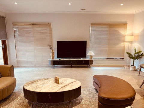 MEL-Point Cook Elegant Four-Bedroom House - Accommodation Fremantle 0