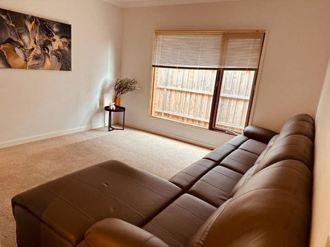 MEL-Point Cook Elegant Four-Bedroom House - Accommodation Fremantle 2