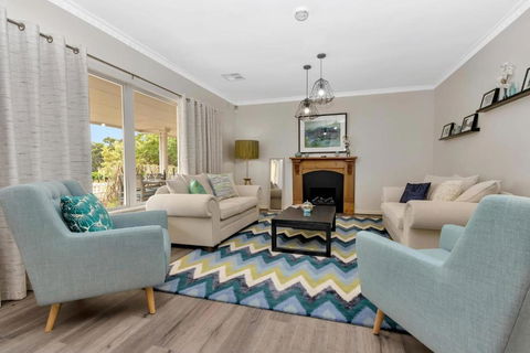 Mid Century 4 Bedroom Getaway In Barossa Vineyard - Accommodation Fremantle 0
