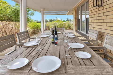 Mid Century 4 Bedroom Getaway In Barossa Vineyard - Accommodation Fremantle 3