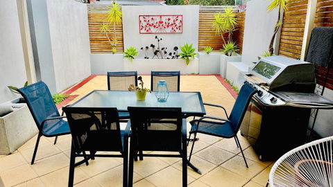 Melbourne Inner City Holiday Home Near CBD & Flemington - Accommodation Fremantle 0