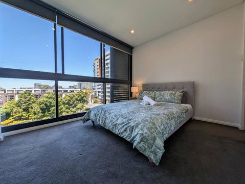 Modern 2 Bedroom Apartment Close To All Amenities! - Accommodation Fremantle 0