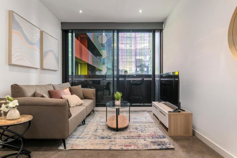 Modern 2BR Apt W City Views, Balcony & Wi-Fi - Accommodation Fremantle 0