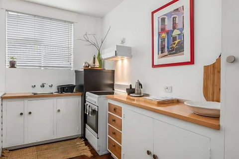 Modern City-Fringe Apartment In New Town - Accommodation Fremantle 3