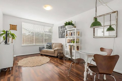 Modern City-Fringe Apartment In New Town - Accommodation Fremantle 0