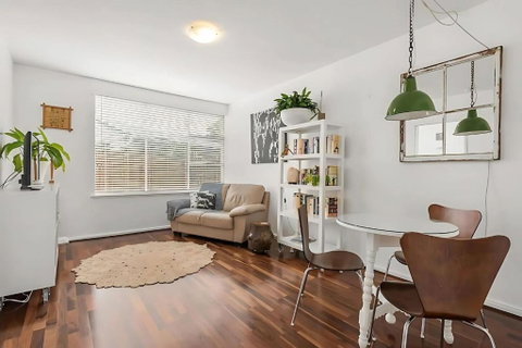 Modern City-Fringe Apartment In New Town - Accommodation Fremantle 2