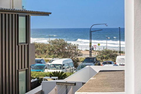 Modern Courtyard Oasis For Easy Beachside Living - Accommodation Fremantle 1