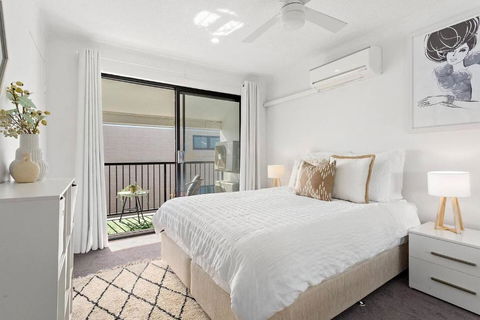 Modern Courtyard Oasis For Easy Beachside Living - Accommodation Fremantle 3