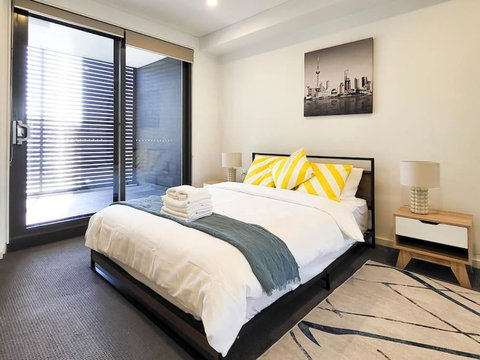 Modern Elegance: 2 Bedroom Oasis W/ Free Parking - Accommodation Fremantle 2
