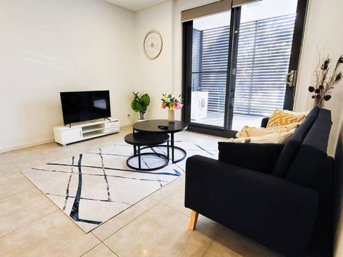 Modern Elegance: 2 Bedroom Oasis W/ Free Parking - Accommodation Fremantle 3