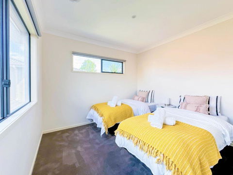 Modern Home In Central Oakleigh East - Accommodation Fremantle 2