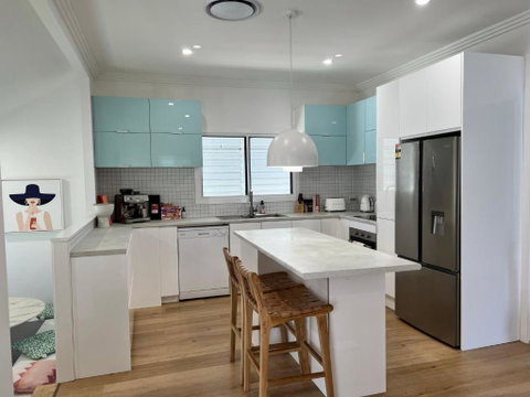 Modern Pool Oasis & Seaside Abode - Accommodation Fremantle 3
