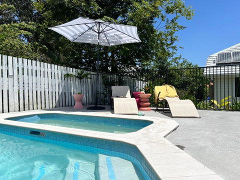 Modern Pool Oasis & Seaside Abode - Accommodation Fremantle 2