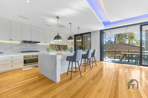 Modern Summer Palace In Epping - Accommodation Fremantle 3