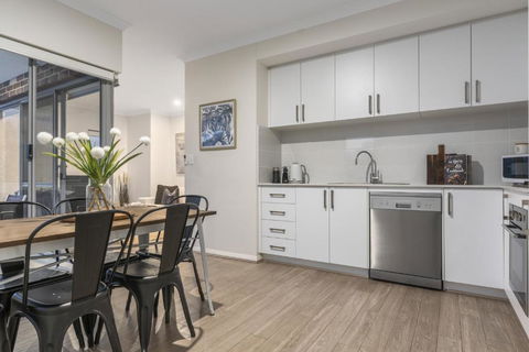 Modernista Getaway Your Airport Retreat - Accommodation Fremantle 2