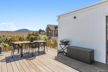 Mountain View Villa-close To Shops-10min To CBD - Accommodation Fremantle 0