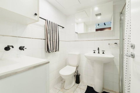 MP303 - Studio Apartment, Military Road, Cremorne - Accommodation Fremantle 3