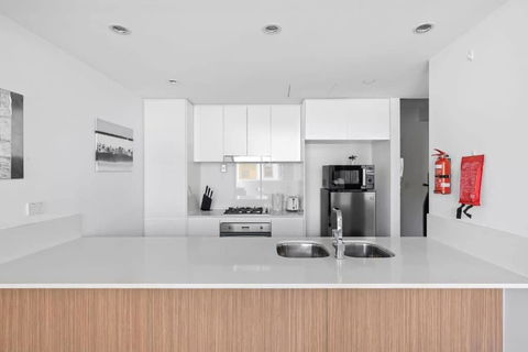 NEW 3BR Apt In Kingsgrove Sleeps 7 - Accommodation Fremantle 2