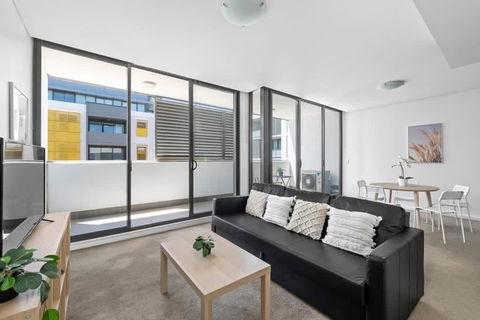 NEW 3BR Apt In Kingsgrove Sleeps 7 - Accommodation Fremantle 3