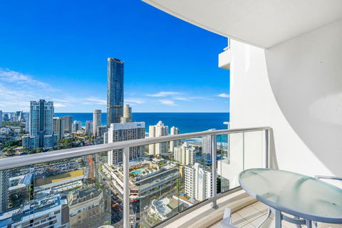 NEW Chevron Ocean Views Central Surfers. - Accommodation Fremantle 0
