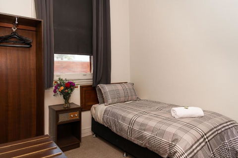 New Crown Hotel Motel - Accommodation Fremantle 2