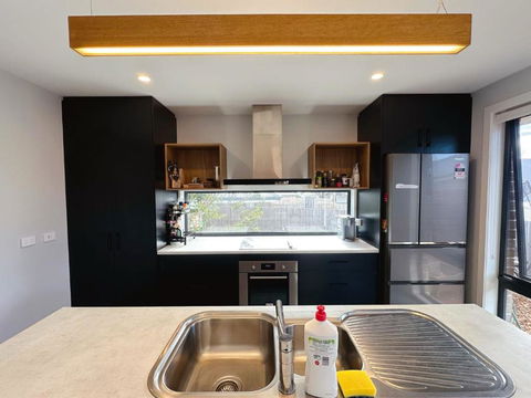New Kingston Trampoline House - Accommodation Fremantle 3
