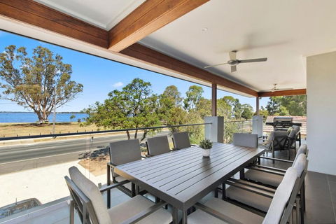 NEW - Sunrise Waters Holiday House - Accommodation Fremantle 0