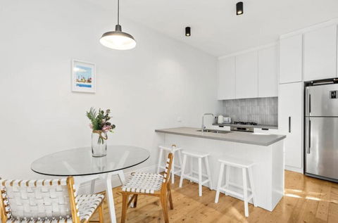 NEWLY RENOVATED LARGE 3.5 BDRM HOUSE! BEST OF MELB - Accommodation Fremantle 2