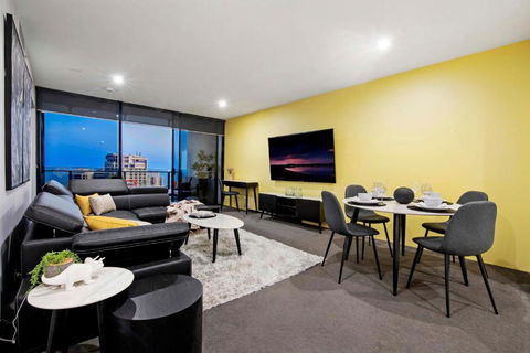 OCEAN VIEW - One Bedroom Spa Apartment - Circle On Cavill - Self Contained, Privately Managed - Accommodation Fremantle 2